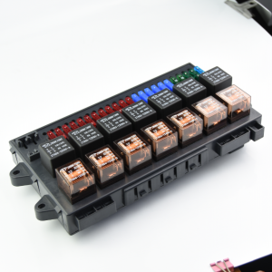 kotak kontrol ZT303 pikeun fuses na relays